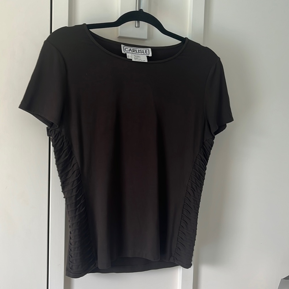 Carlisle cap sleeve chocolate brown top. L